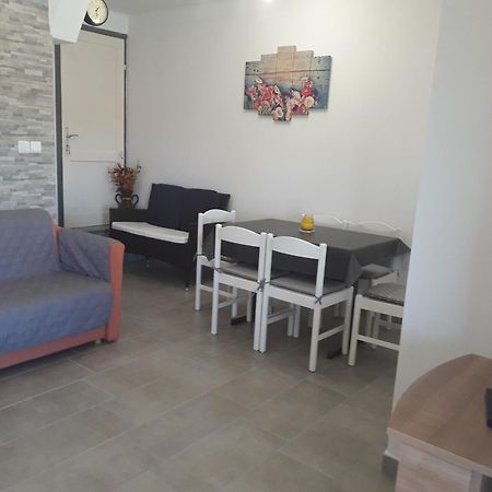 Apartmani Roza Lopar Cameră foto
